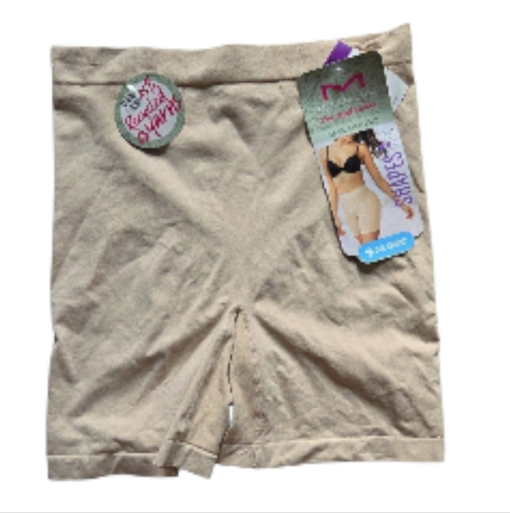 Maidenform Firm Seamless Shaping Shorts in‎ Tan